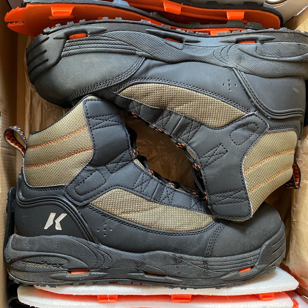 Korkers Men’s Greenback wading boots, with 3 interchangeable soles. Size 13.
